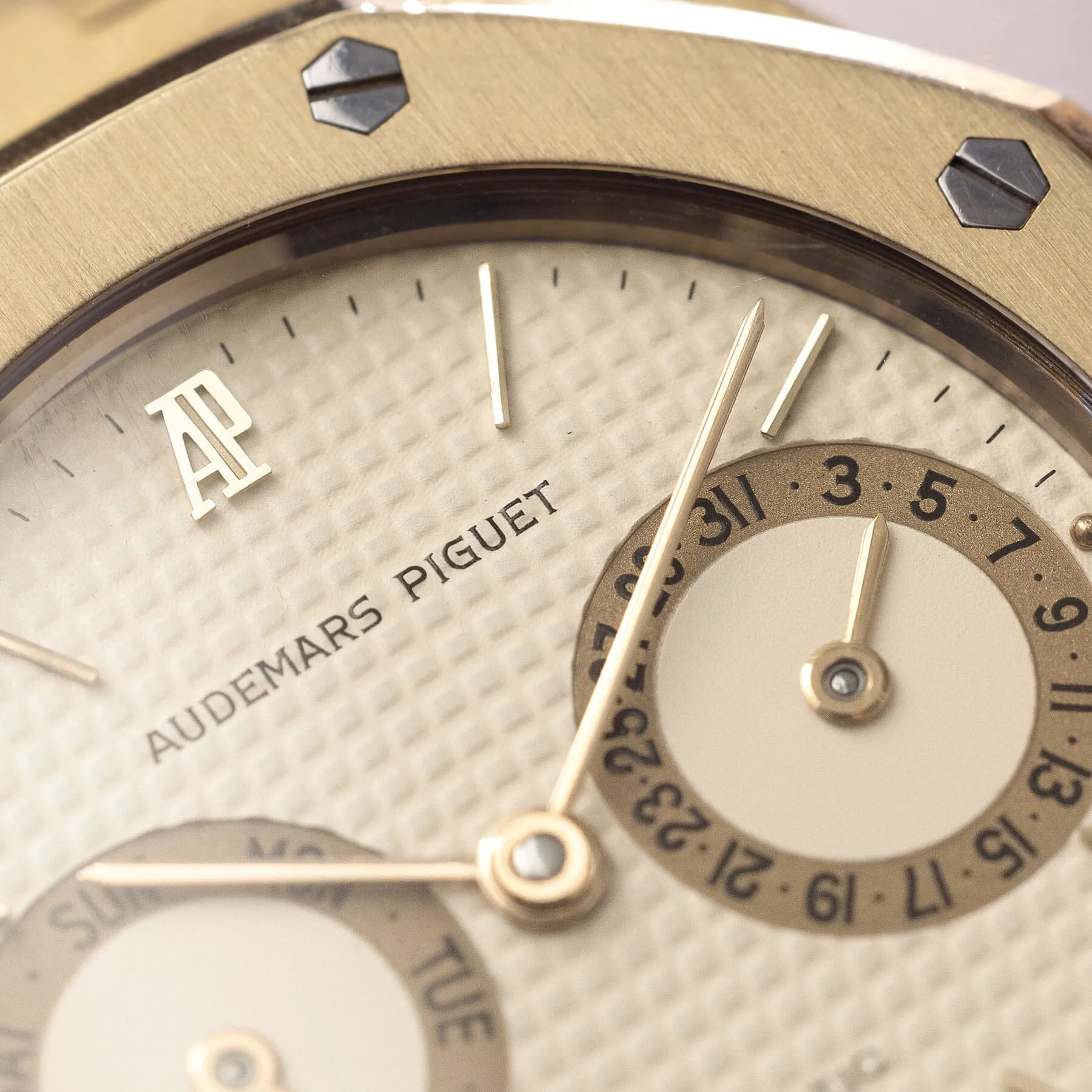 Audemars Piguet Royal Oak Day-Date 25572BA "Owl" cream dial