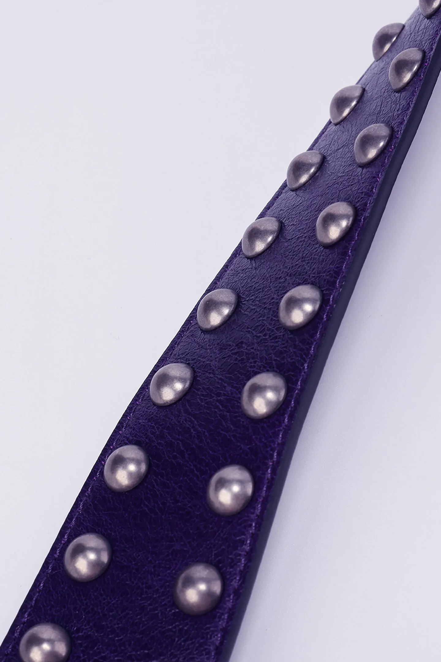 Disark Vintage Distressed Cracked Dheepskin Rivet Belt