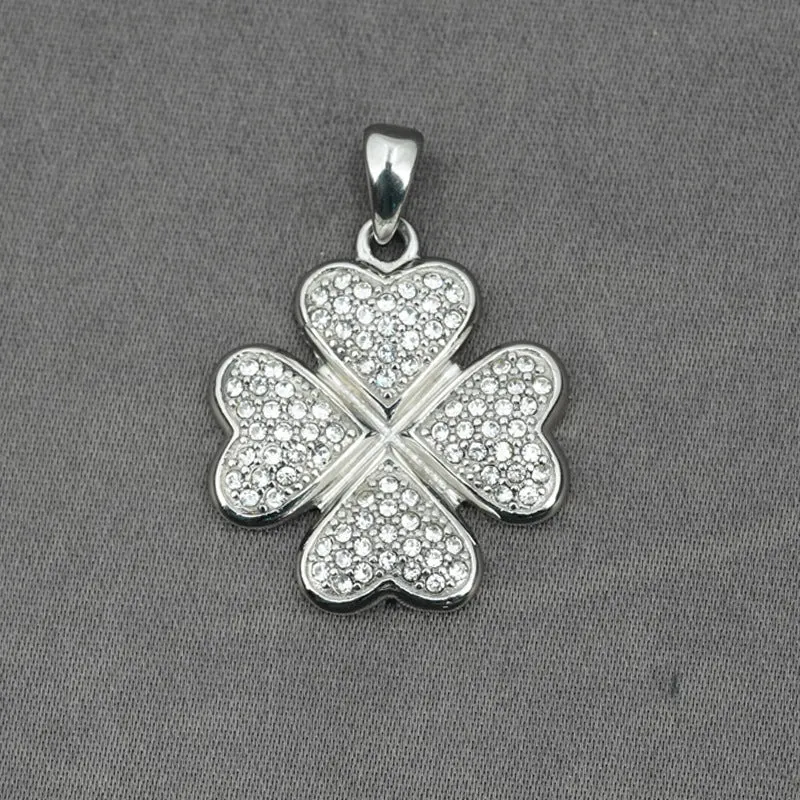 Flower Running Micro Rhinestone Four-leaf Clover Titanium Steel Pendant