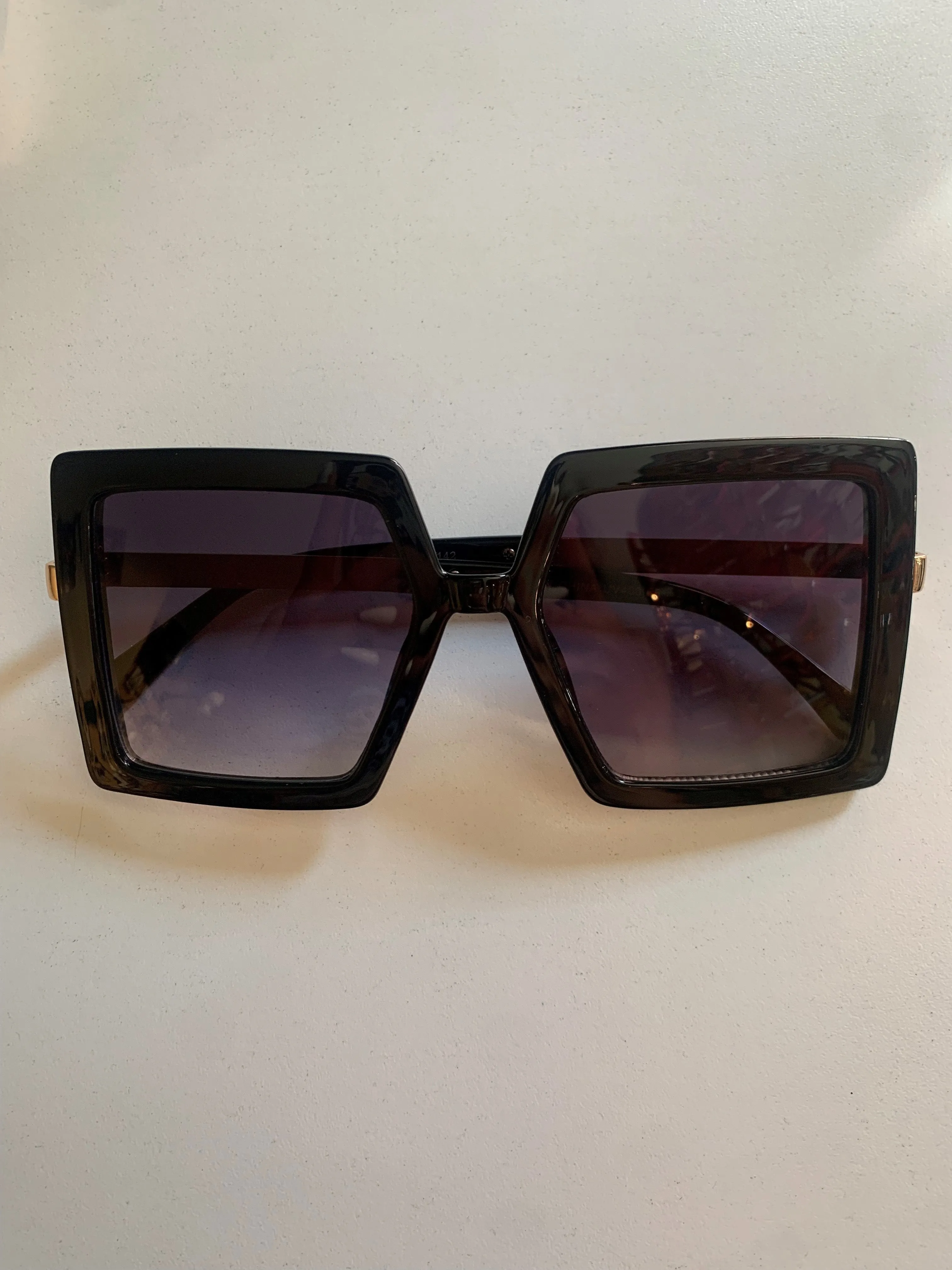 Genesis Square 70s vibe sunnies