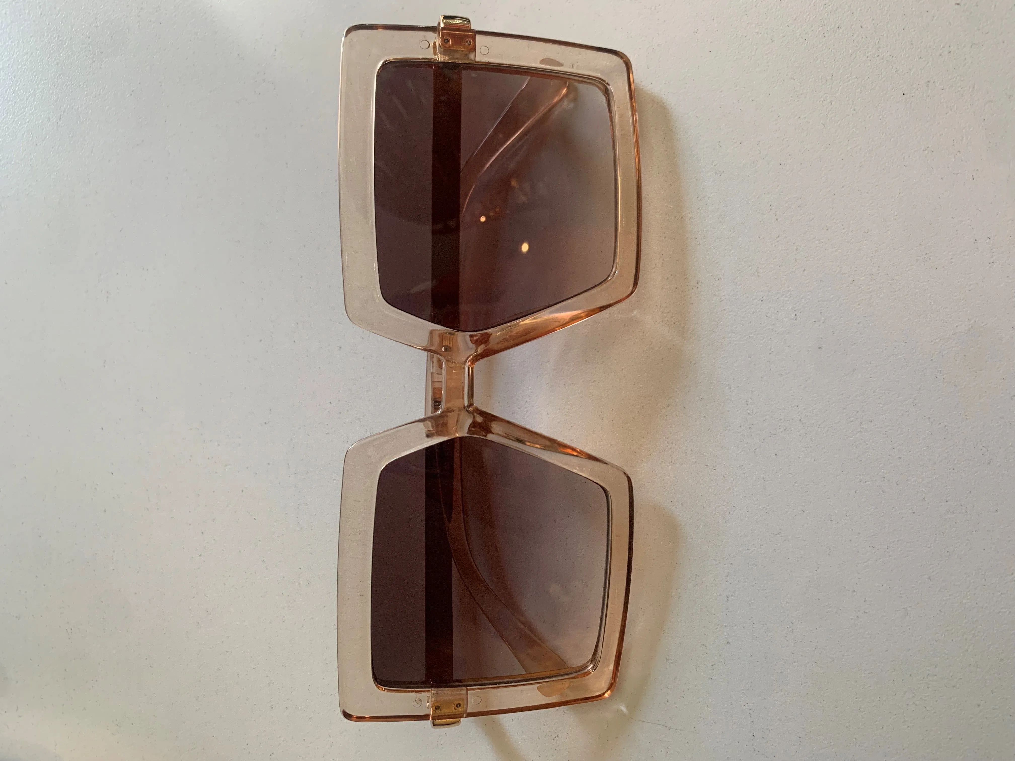 Genesis Square 70s vibe sunnies