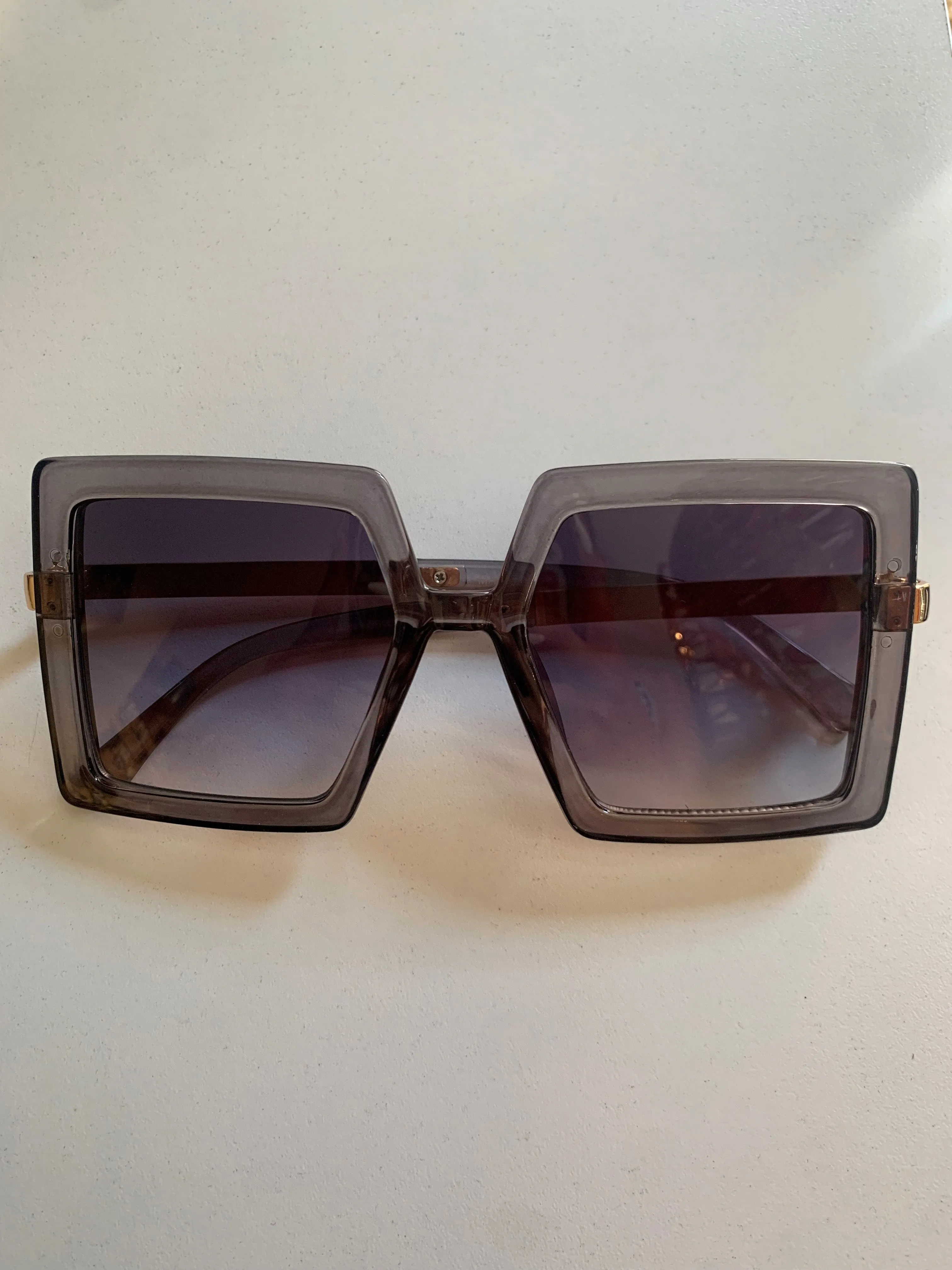 Genesis Square 70s vibe sunnies